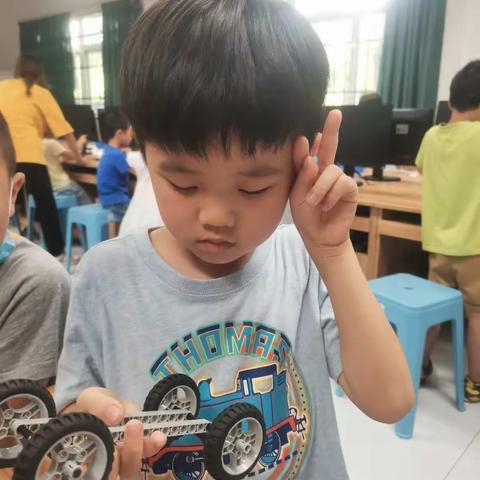 乐高机器人社团第一课《四轮小车》
