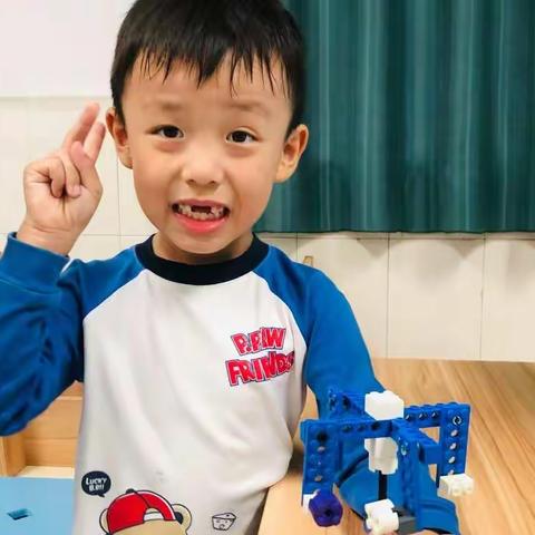 白鹤小学第四课《旋转的飞椅》