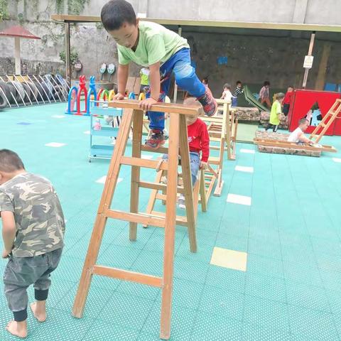 坪地中心幼儿园中二班9月份日常记录