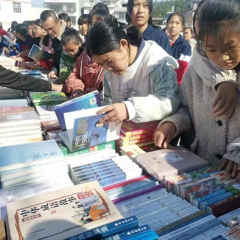 点燃阅读激情，共建书香校园——三溪中学全民阅读活动
