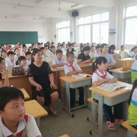 西池小学师生参加英语背诵大赛