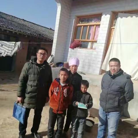 大阳学区水滩小学积极开展“寒假助学送温暖大走访”活动