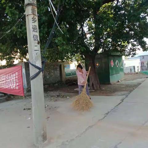 拍石头乡：持续开展雨后环境卫生整治，及道路清障保畅。