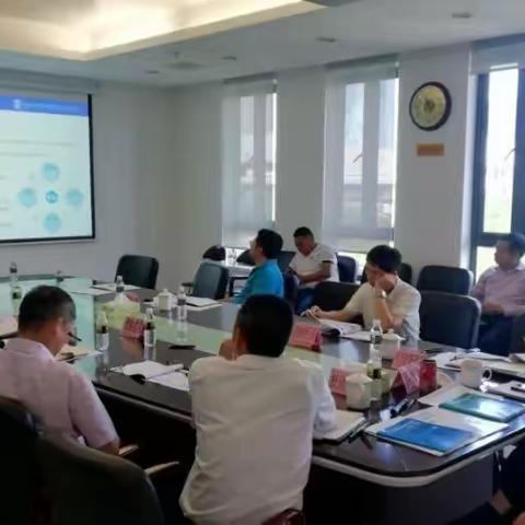 冯鸿浩副市长主持召开专题会议研究《海口市城市道路（街区化）设计导则》等内容