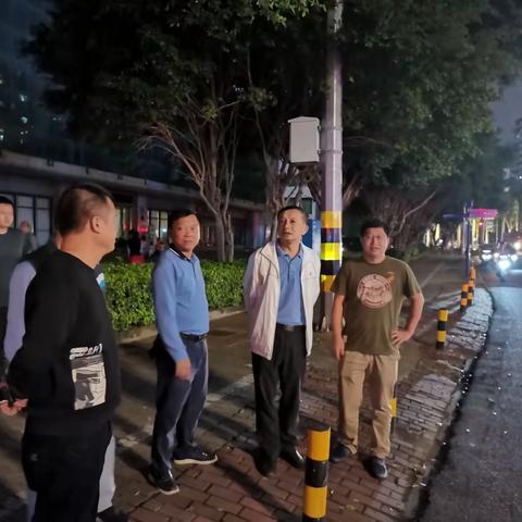 市市政管理局深夜组织召开海府路应急抢修现场会