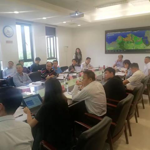 冯鸿浩副市长主持召开专题会议研究国兴大道机箱整治问题