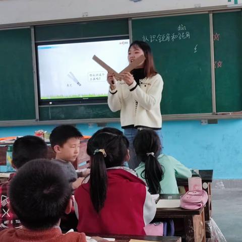 新华小学“共教研、促成长”校内教研