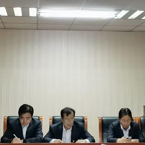 松山支行召开全体员工大会，安排部署旺季营销重点工作。