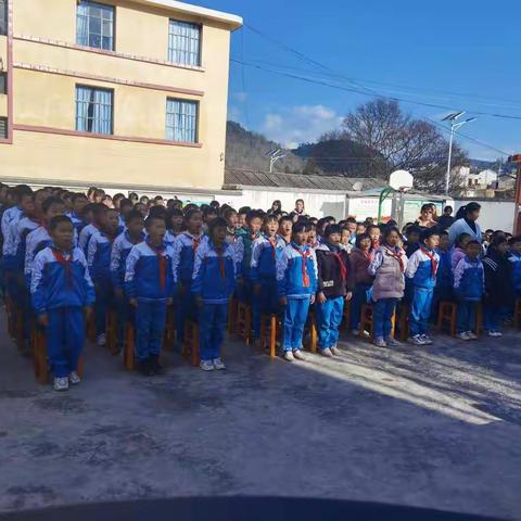 “挥洒汗水      播种春天”——当开学典礼遇上“三.八”妇女节