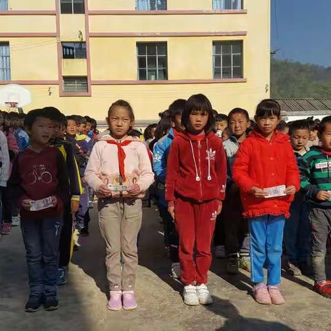 爱，在这里传递！       ---记板桥镇阿家小学爱心捐款仪式