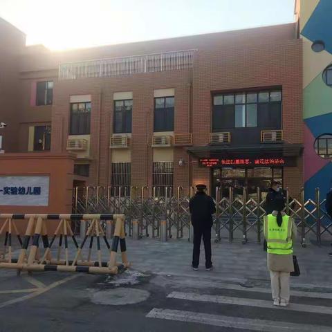 东关街道城管科联合执法中队检查垃圾分类开展情况