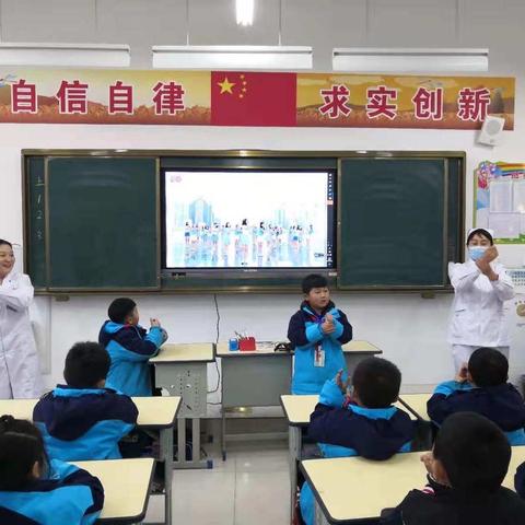 阳光家长进课堂 齐心协力助成长——范县金堤路小学一年级十一班开展家长进课堂活动