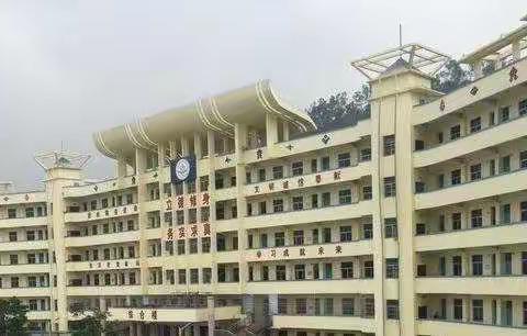 不忘初心，坚守师德——琼中县乌石学校教师职业行为十项准则宣誓活动暨疫情防控会议