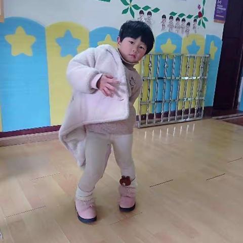 旧城天天乐幼儿园小二班紫荆家庭教育主题课程3月成果展示