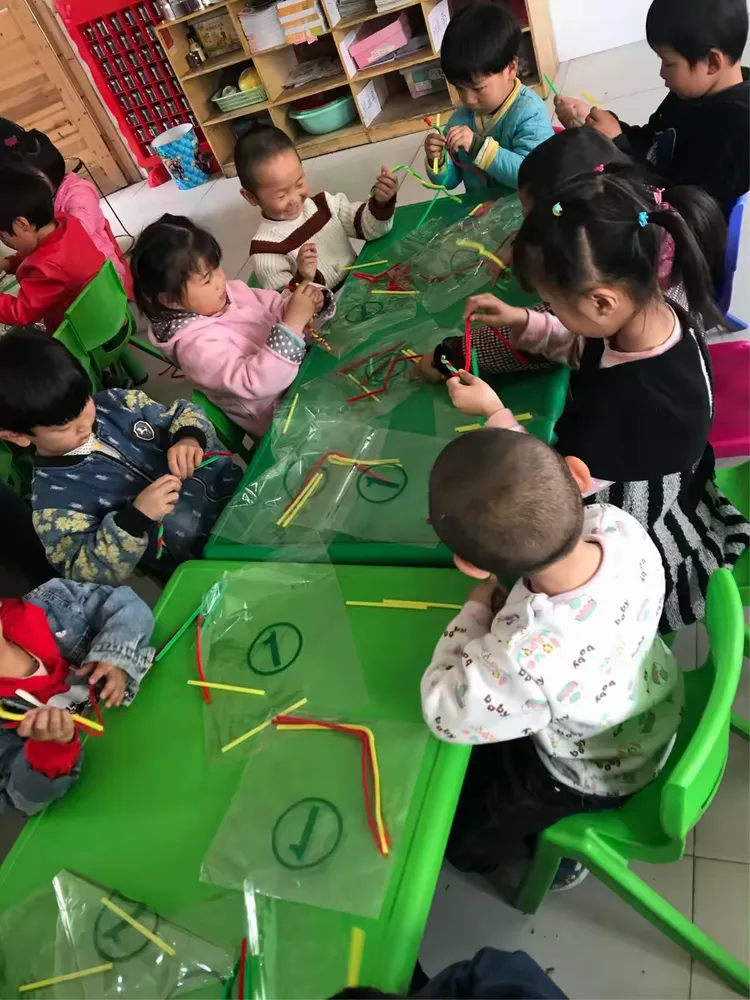 乡村幼儿园中二班张骏豪小朋友成长相册