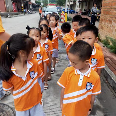 走进小学---体验成长！意洋洋幼儿园参观小学社会实践活动