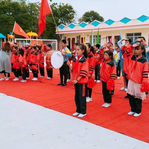 演绎“灿烂童年， 放飞梦想”为主题。甘肃省临夏县土桥镇曾家小学2018年新队员入队仪式暨庆“六一”文艺汇演