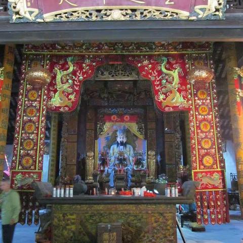 有志登山顶，无志站山脚