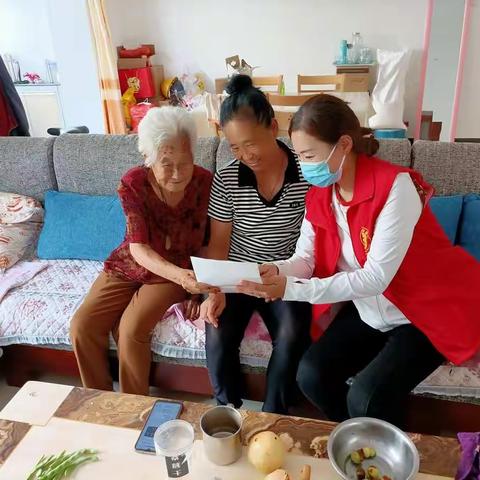 鑫琳社区开展“政策找人 服务上门”宣传活动