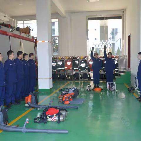 经区大队华夏路消防救援站开展装备器材训练