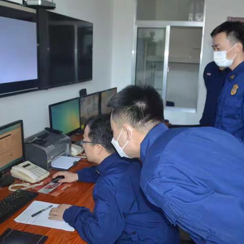 支队宿安平政委到华夏路消防救援站督导检查清明节执勤战备工作