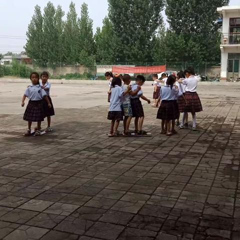 幼儿园户外活动我快乐