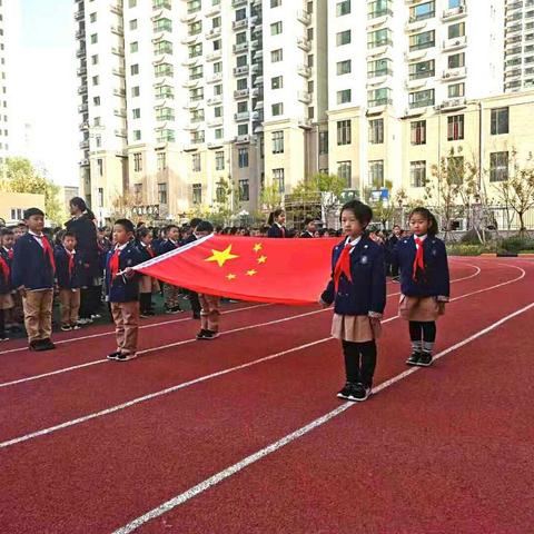 【荀子实验小学】“与健康同行――预防传染病  养成好习惯” ――荀子实验小学一（1）中队主题升旗仪式