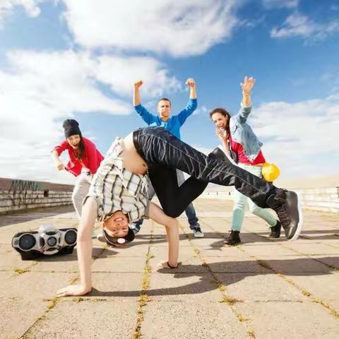 开启时尚动运一一东小街舞兴趣2班