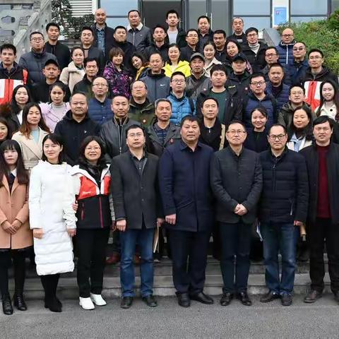 同心探寻他山石     诗城追梦不远辞
