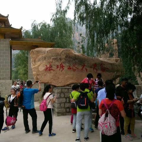 一个众多巨石组成的景点