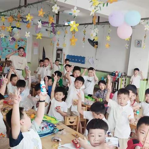 美好“五月”，快乐“相伴”——未来之星大二班五月月末总结