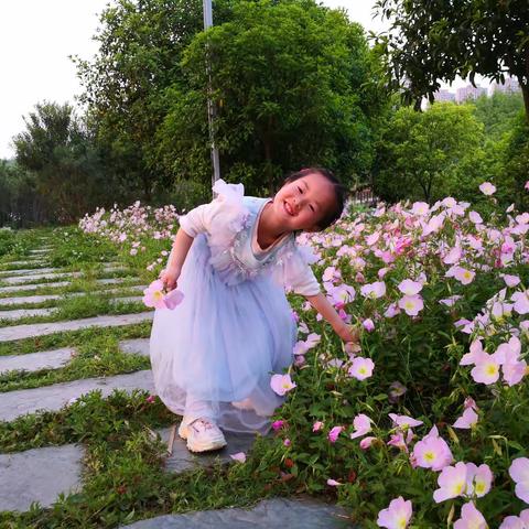 捕捉你成长的每一个瞬间，愿你天天快乐，茁壮成长！