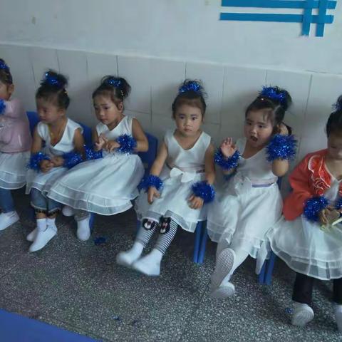 带着六月的鲜花，披着六月的阳光。在这快乐的日子里，我们舞蹈，我们欢唱🙏🙏🙏🙏🙏🙏