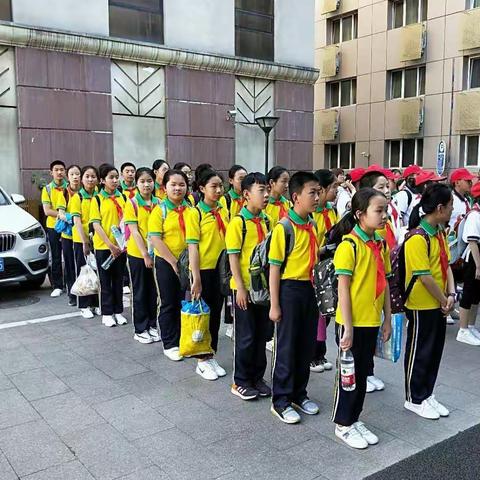 张家口市崇礼区西湾子小学学生代表赴北京市东城区府学小学进行“学生互动交流项目”活动