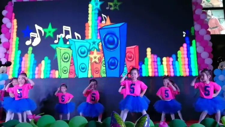 小小的舞台 大大的梦想