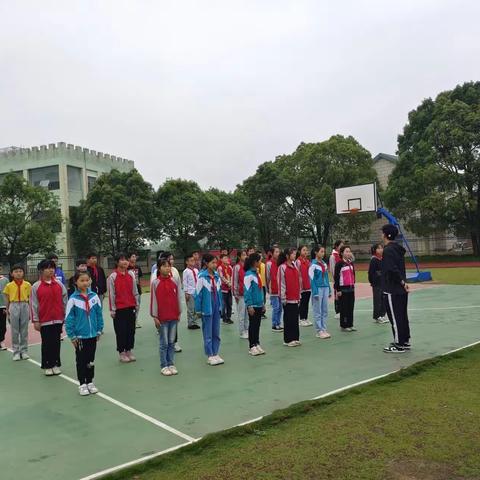 体育如花绽放快乐校园 青春似火燃烧亮丽人生