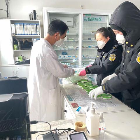 疫情之下显担当  免费赠药暖人心 ----- 根河市市场监管局助力药品经营企业开展免费赠药、送药活动