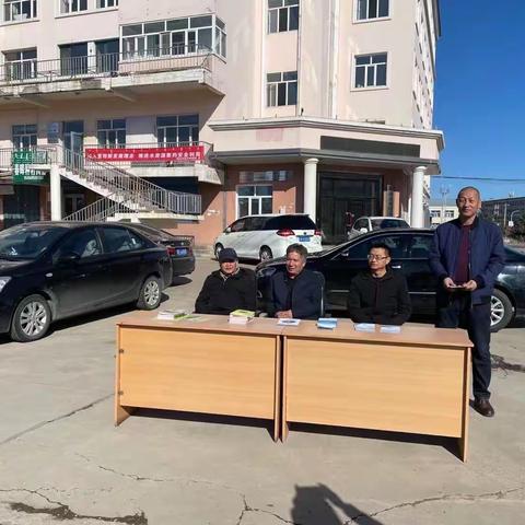 根河市农牧水利科技局开展世界水日宣传活动
