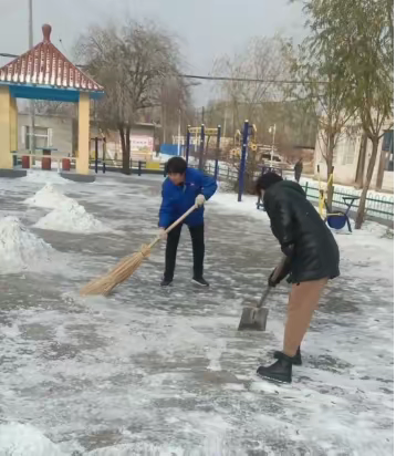 【我为群众办实事】情系居民 破冰除雪暖人心