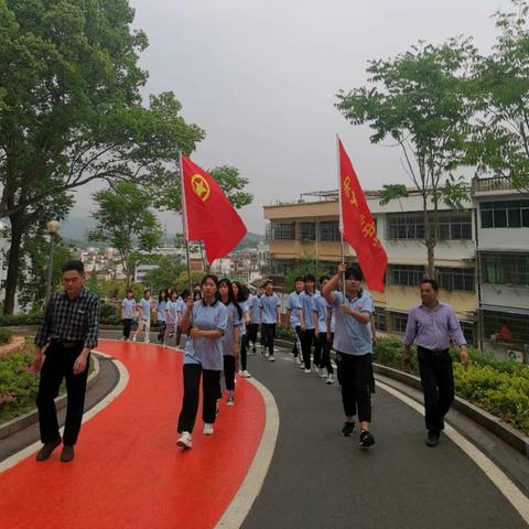 缅怀革命先烈 弘扬爱国精神——乐安县职业中学开展清明祭扫活动