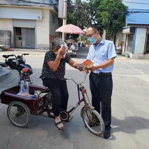 金融知识“送万家”，莱商银行菏泽开发区支行反假宣传在行动