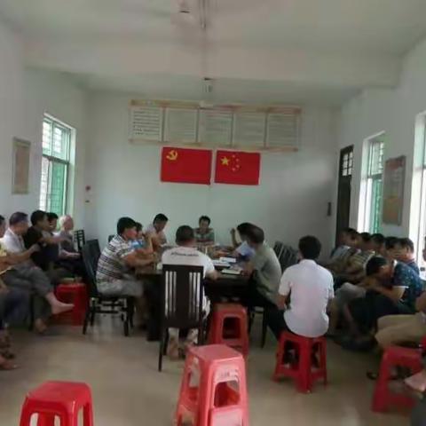 新风村委会今天下午3点召开两委干部民主测评和村支部委员会推荐会，会议由镇包点组长冼华健主持: