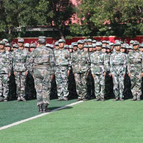风雨军训路  骄阳赤子心——呼铁一中2019级高一新生军训纪实