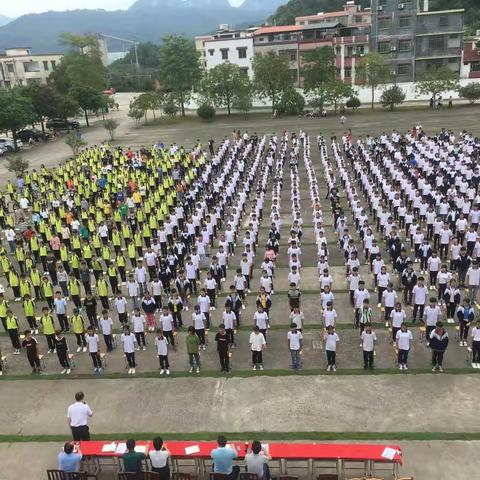 整装待发，重新起航——石灰铺中学2019年秋季举行开学典礼