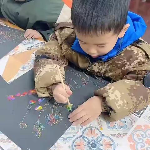 刮刮画——七色花瓶