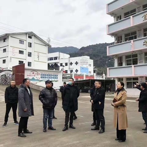 春寒料峭开学季，暖心视察助前行——周旭亮局长视察开学工作