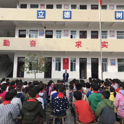 余集镇杨湾小学 少先队入队仪式&期中考试表彰大会