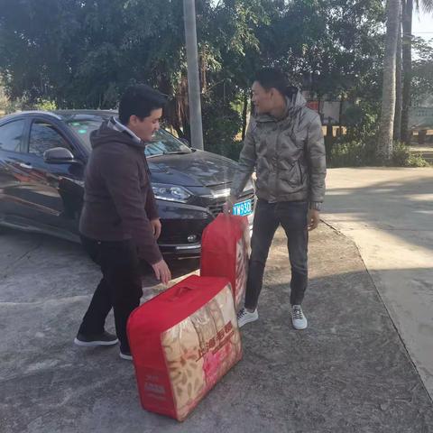 县民政事务服务中心开展“防寒御寒”工作