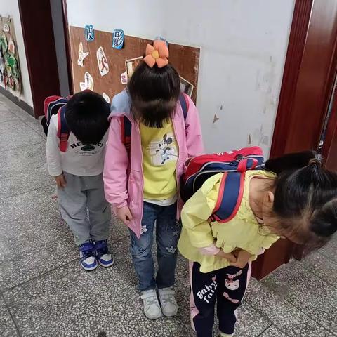 新蓓蕾幼儿园大五班四月份的精彩瞬间