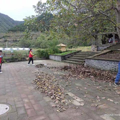 红花铺镇开展节后人居环境整治行动